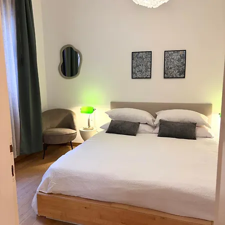 Apartament Portico 33 *